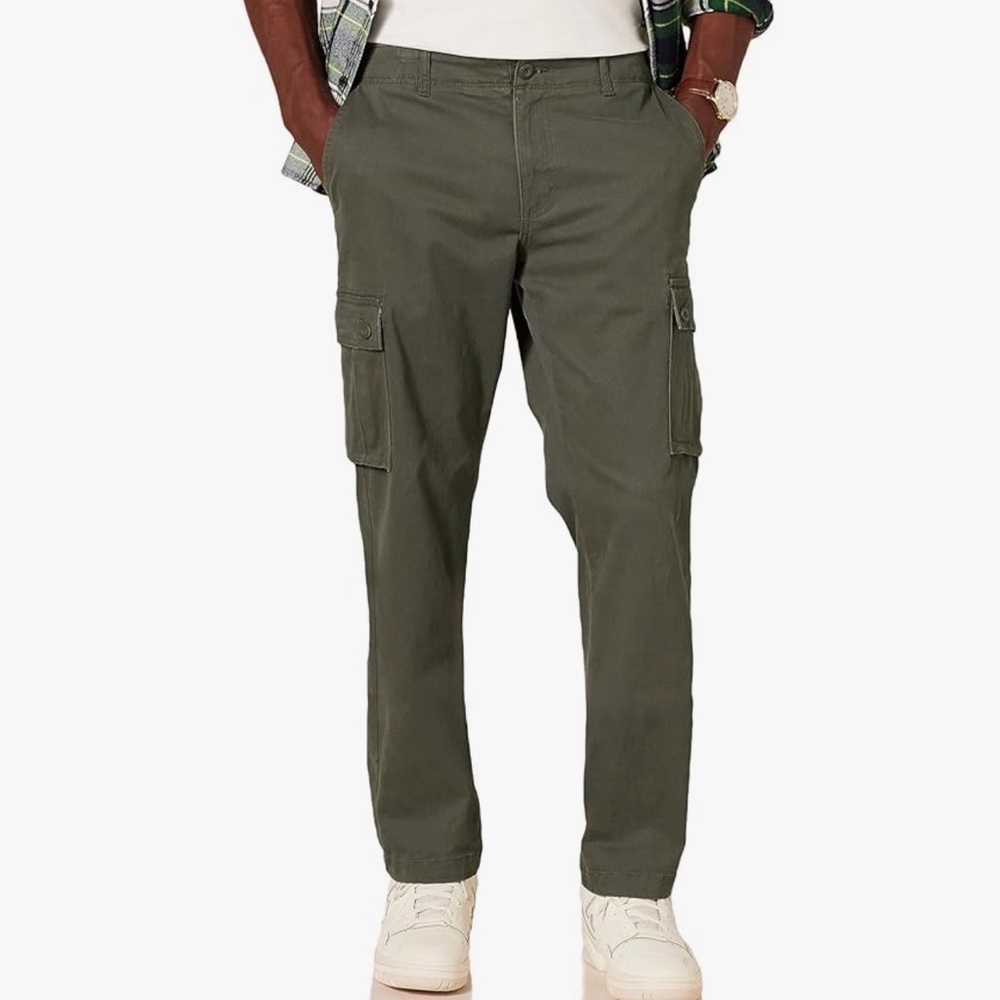 Amazon Essentials Men's Straight-Fit Stretch Cargo Pants in a olive